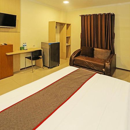 Super Oyo Townhouse Oak Hotel Fiducia Serpong Dış mekan fotoğraf