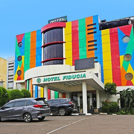 Super Oyo Townhouse Oak Hotel Fiducia Serpong Dış mekan fotoğraf