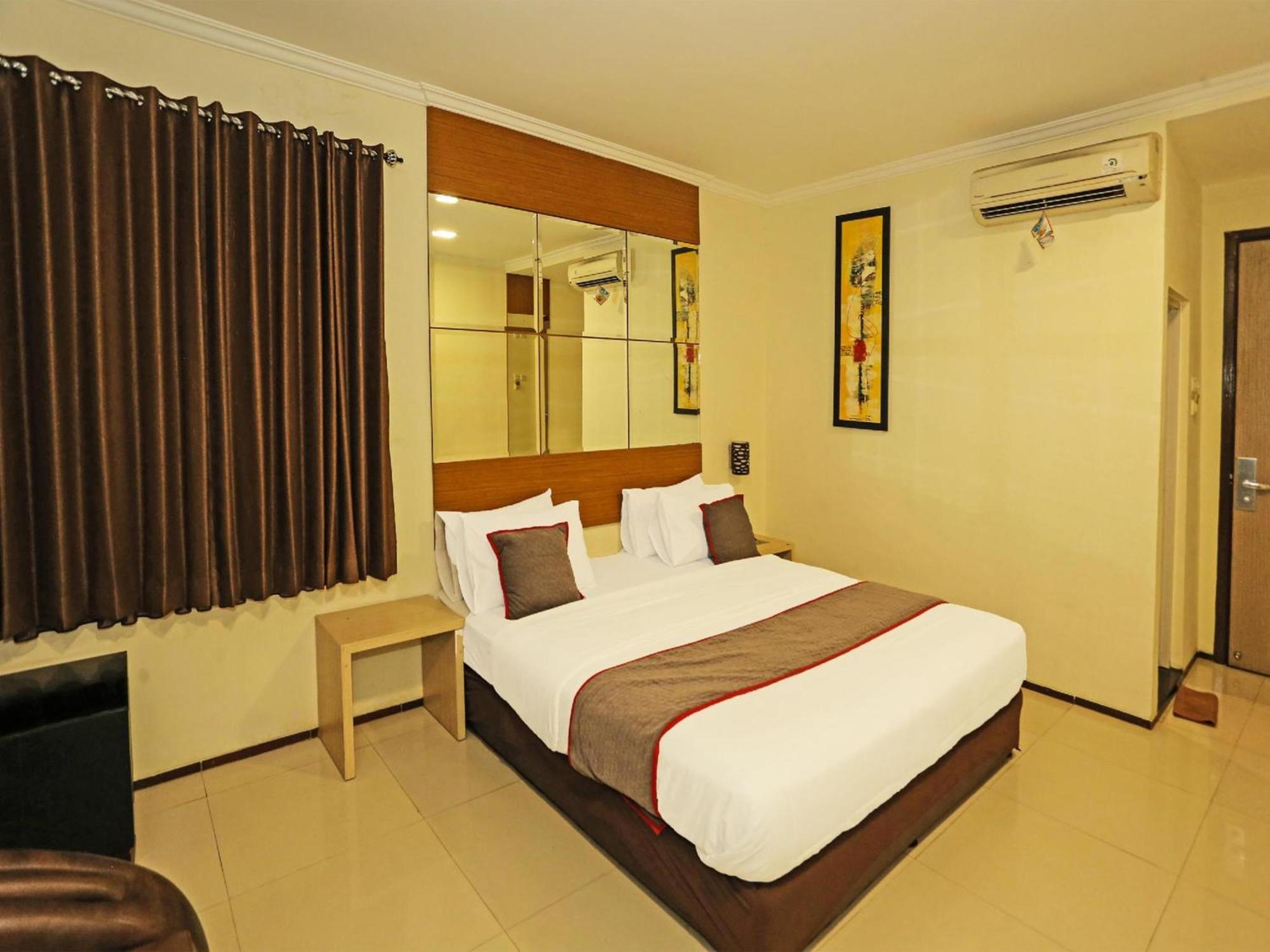 Super Oyo Townhouse Oak Hotel Fiducia Serpong Dış mekan fotoğraf