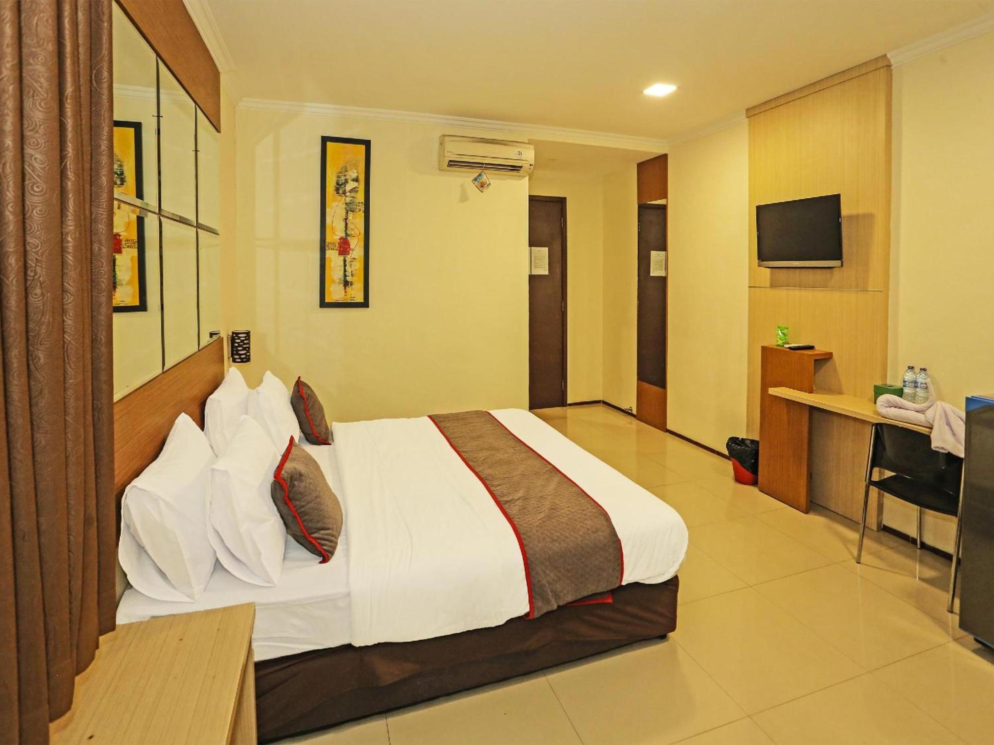 Super Oyo Townhouse Oak Hotel Fiducia Serpong Dış mekan fotoğraf