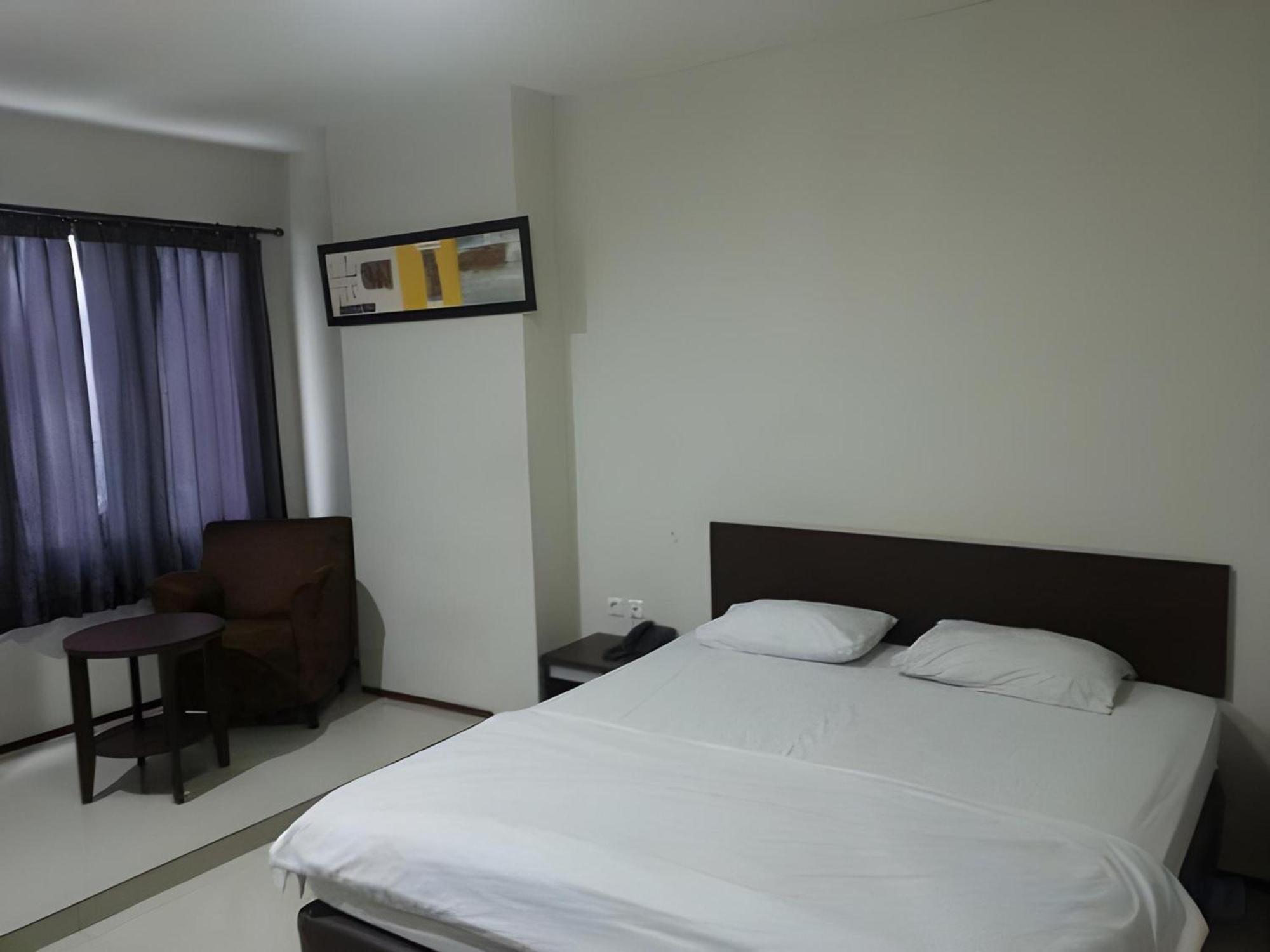 Super Oyo Townhouse Oak Hotel Fiducia Serpong Dış mekan fotoğraf