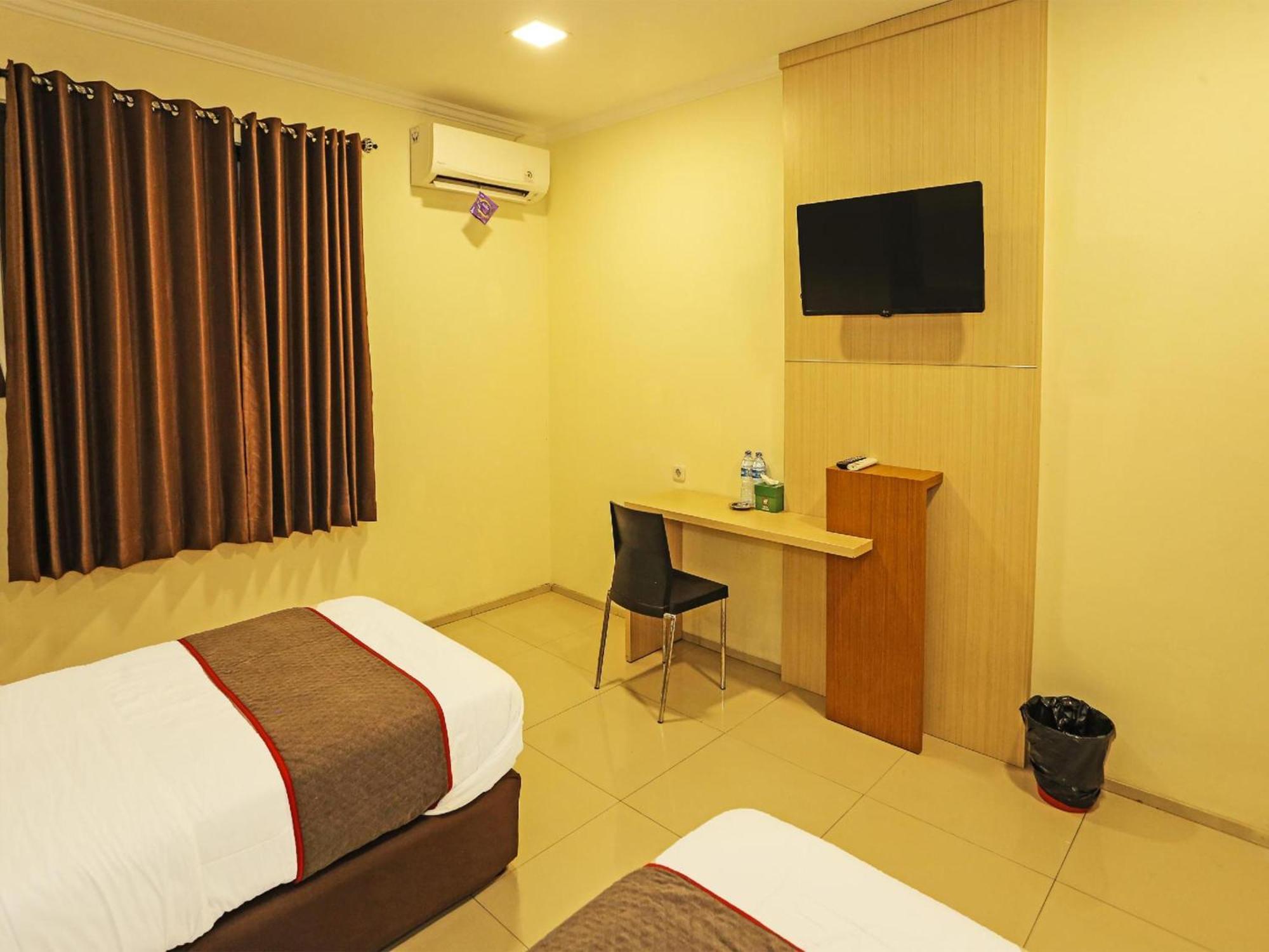 Super Oyo Townhouse Oak Hotel Fiducia Serpong Dış mekan fotoğraf