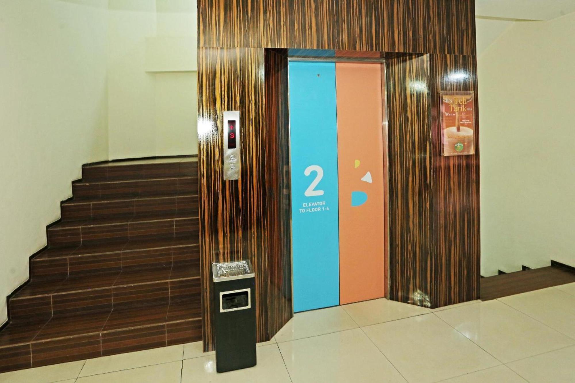 Super Oyo Townhouse Oak Hotel Fiducia Serpong Dış mekan fotoğraf