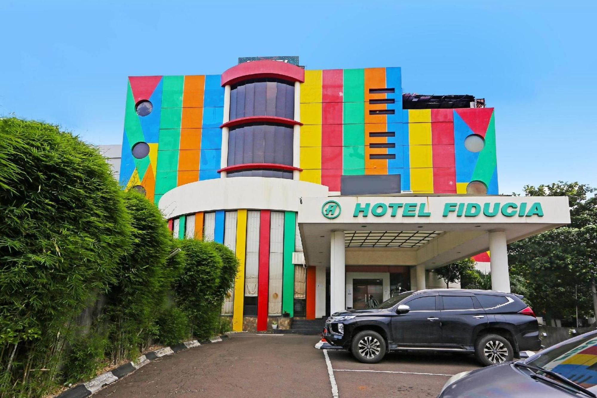 Super Oyo Townhouse Oak Hotel Fiducia Serpong Dış mekan fotoğraf