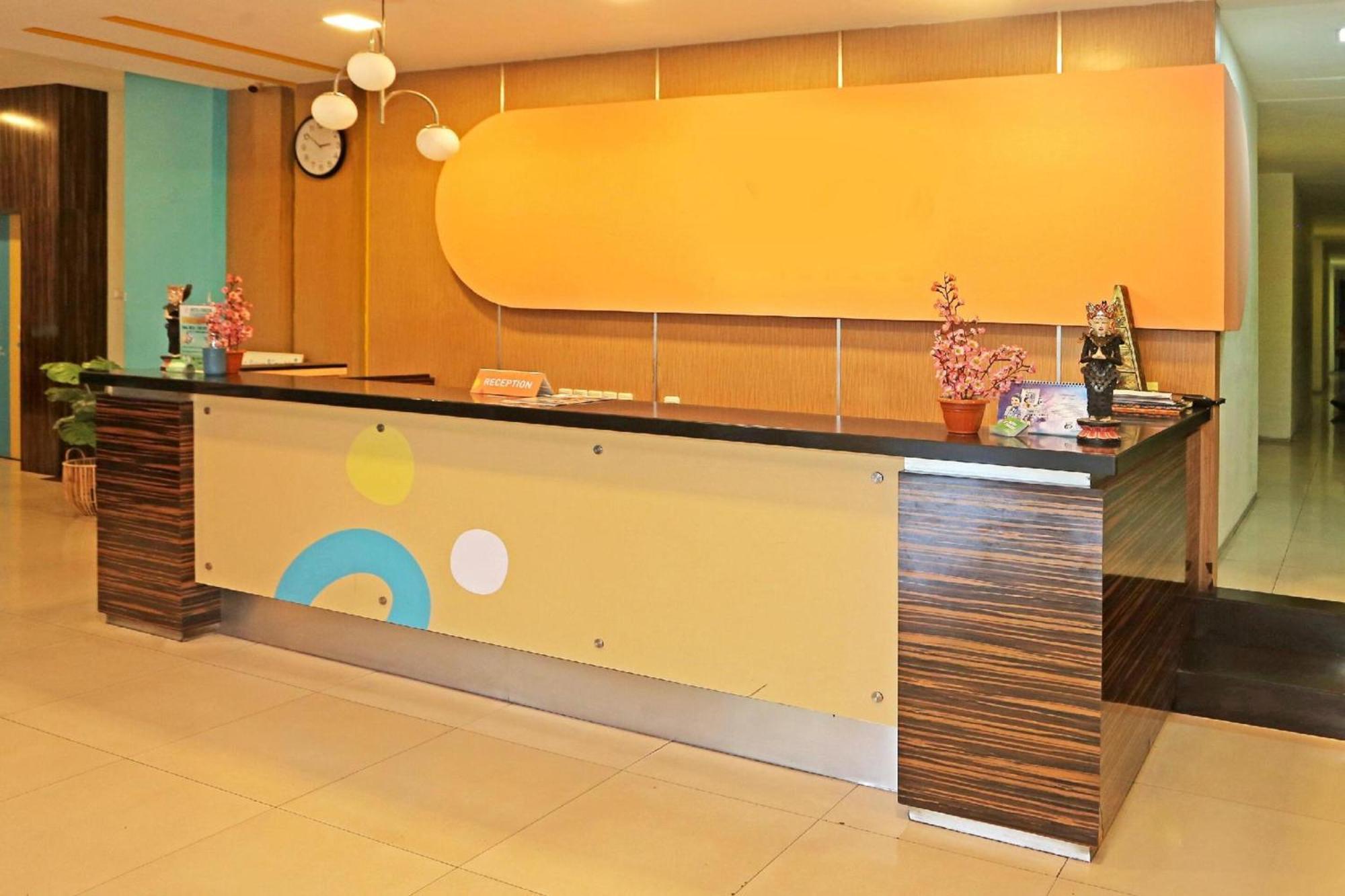 Super Oyo Townhouse Oak Hotel Fiducia Serpong Dış mekan fotoğraf