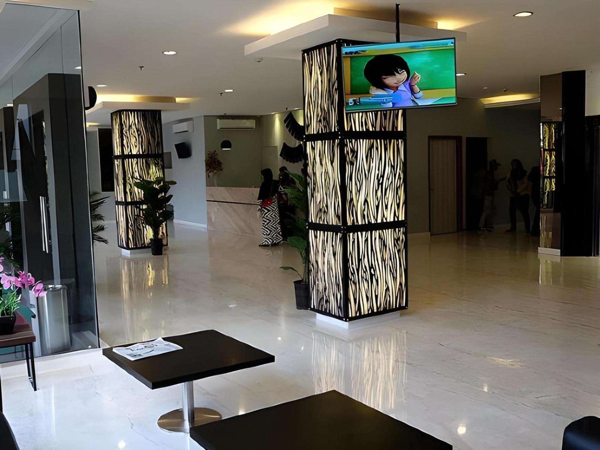 Super Oyo Townhouse Oak Hotel Fiducia Serpong Dış mekan fotoğraf