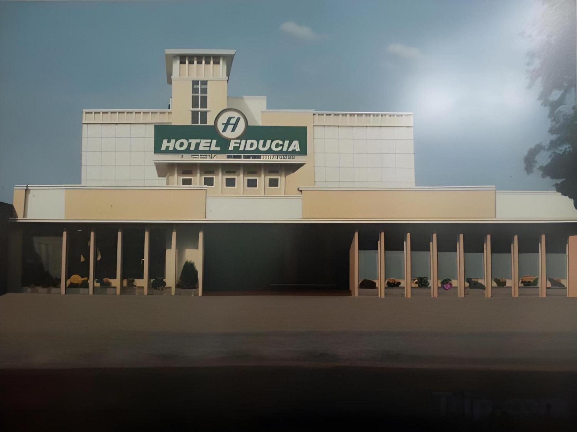 Super Oyo Townhouse Oak Hotel Fiducia Serpong Dış mekan fotoğraf