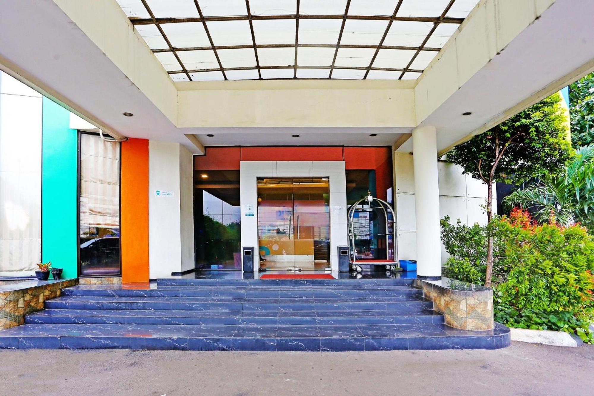 Super Oyo Townhouse Oak Hotel Fiducia Serpong Dış mekan fotoğraf