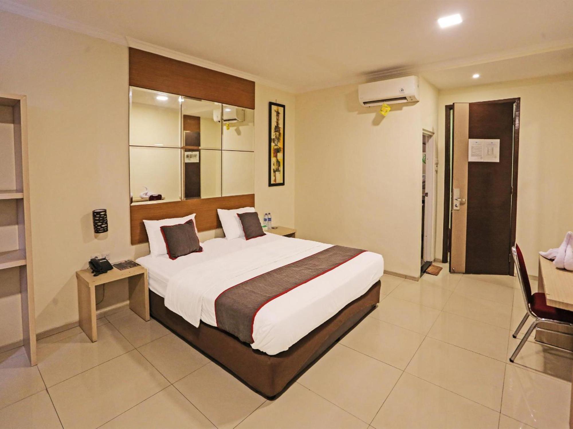 Super Oyo Townhouse Oak Hotel Fiducia Serpong Dış mekan fotoğraf
