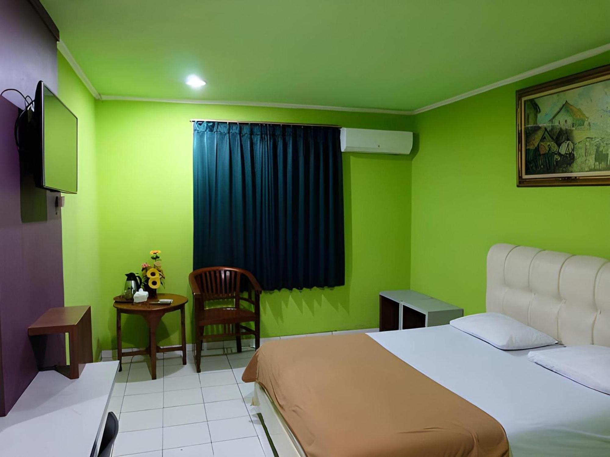 Super Oyo Townhouse Oak Hotel Fiducia Serpong Dış mekan fotoğraf