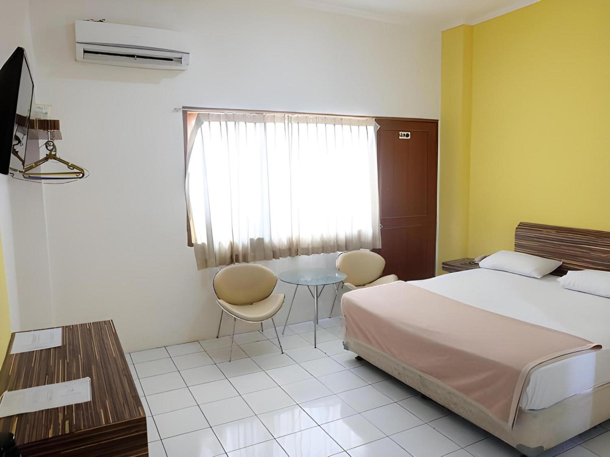 Super Oyo Townhouse Oak Hotel Fiducia Serpong Dış mekan fotoğraf