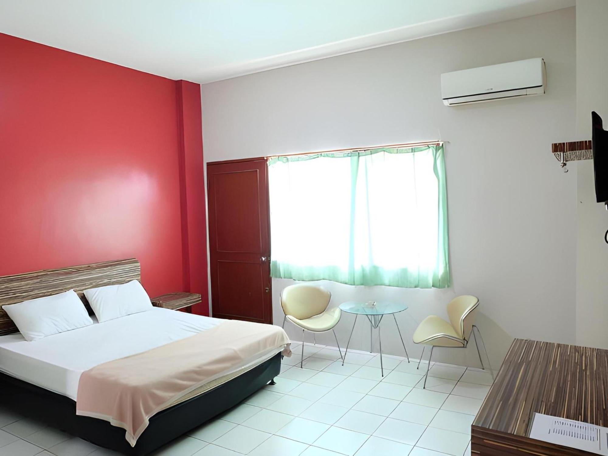 Super Oyo Townhouse Oak Hotel Fiducia Serpong Dış mekan fotoğraf