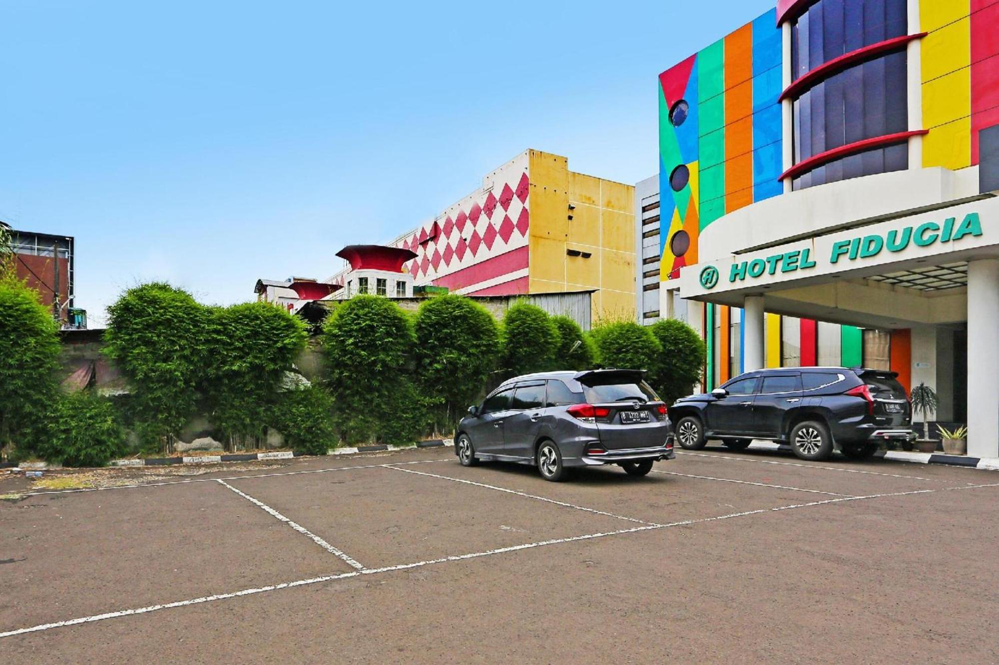 Super Oyo Townhouse Oak Hotel Fiducia Serpong Dış mekan fotoğraf