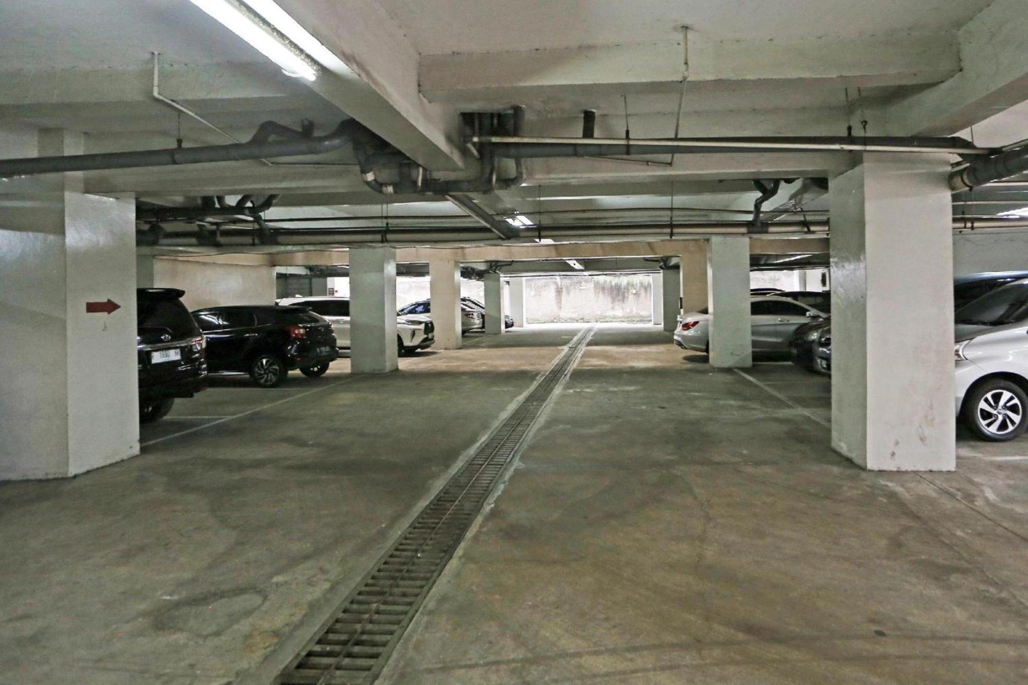 Super Oyo Townhouse Oak Hotel Fiducia Serpong Dış mekan fotoğraf