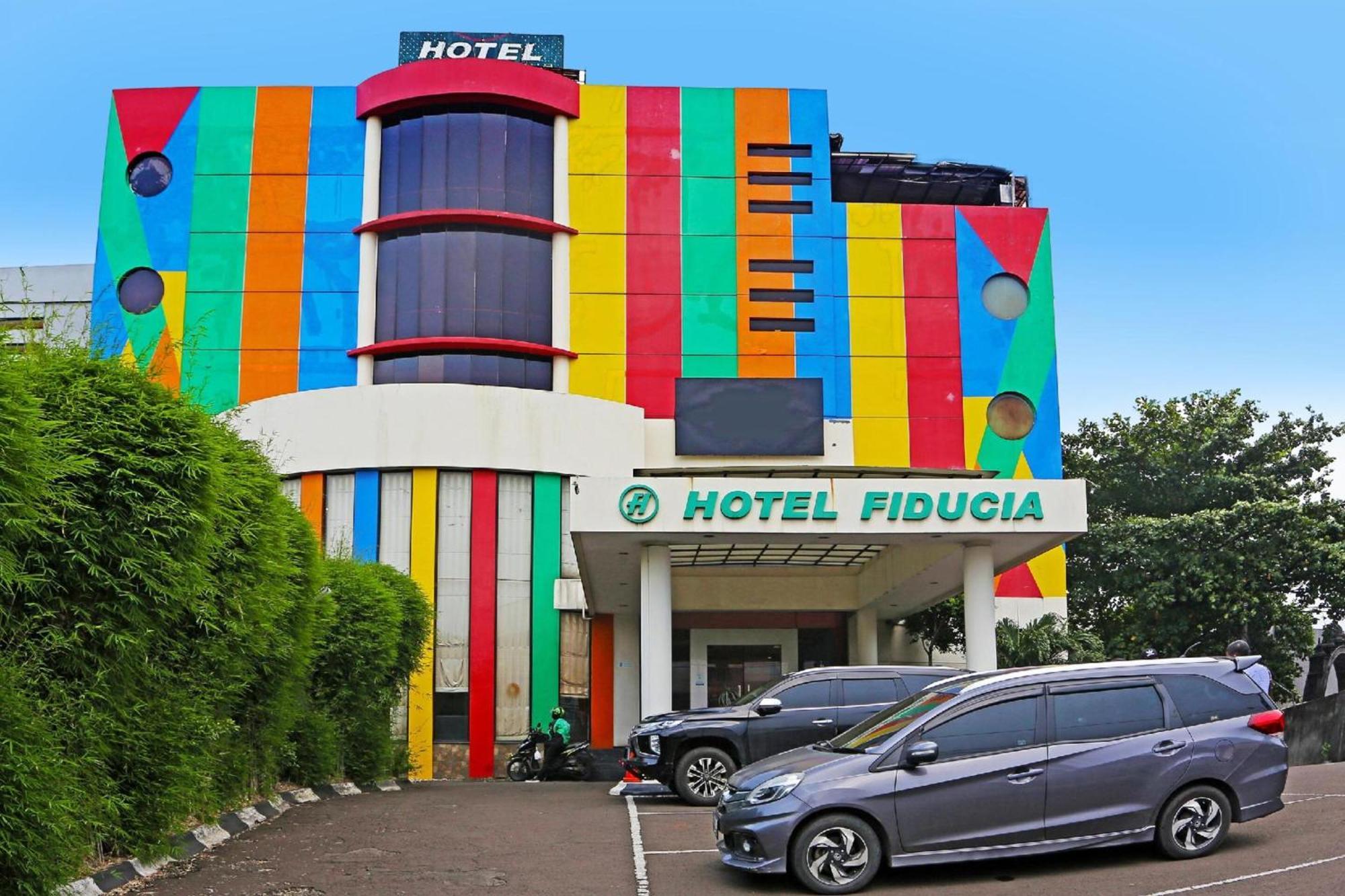Super Oyo Townhouse Oak Hotel Fiducia Serpong Dış mekan fotoğraf