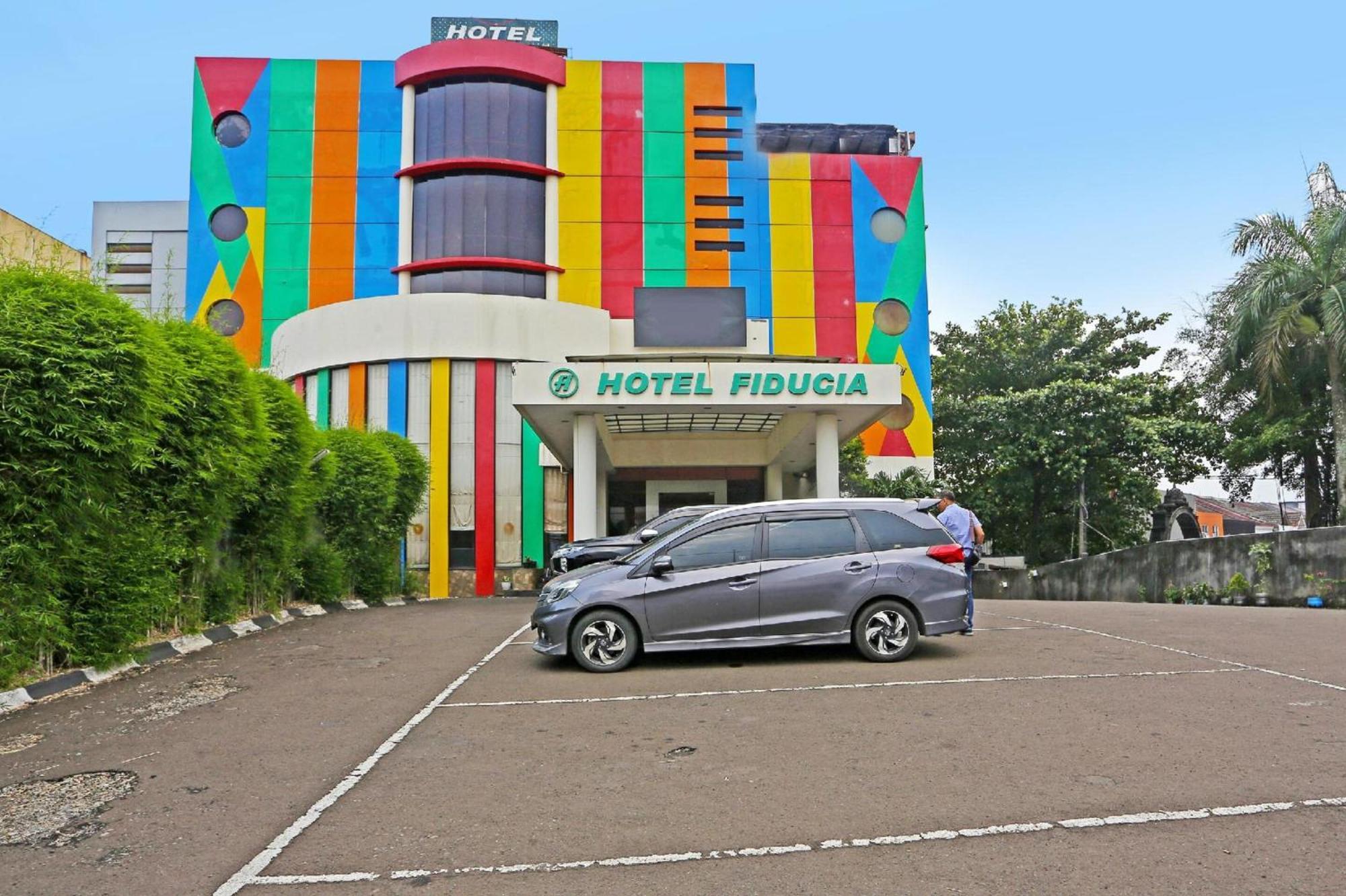 Super Oyo Townhouse Oak Hotel Fiducia Serpong Dış mekan fotoğraf