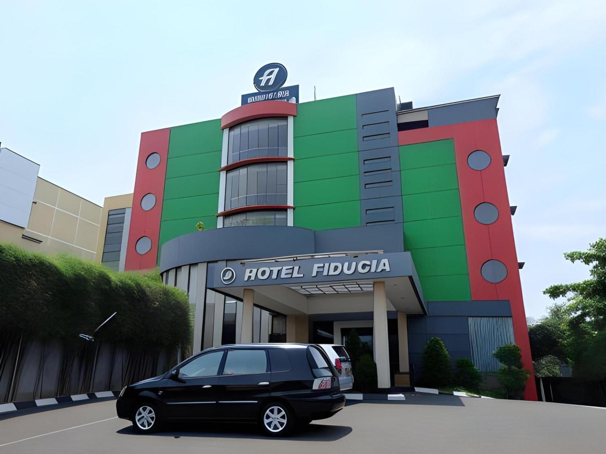 Super Oyo Townhouse Oak Hotel Fiducia Serpong Dış mekan fotoğraf
