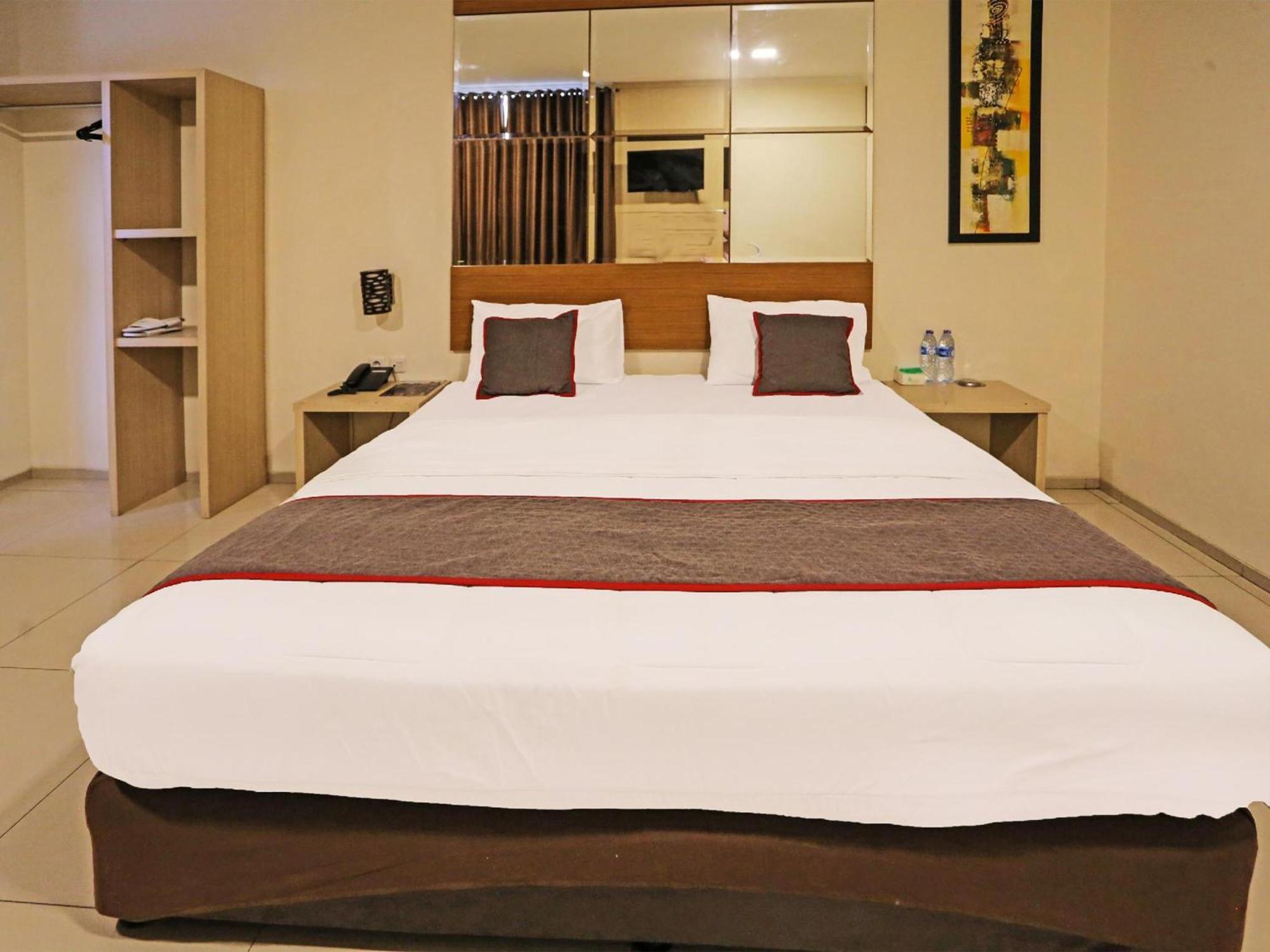 Super Oyo Townhouse Oak Hotel Fiducia Serpong Dış mekan fotoğraf