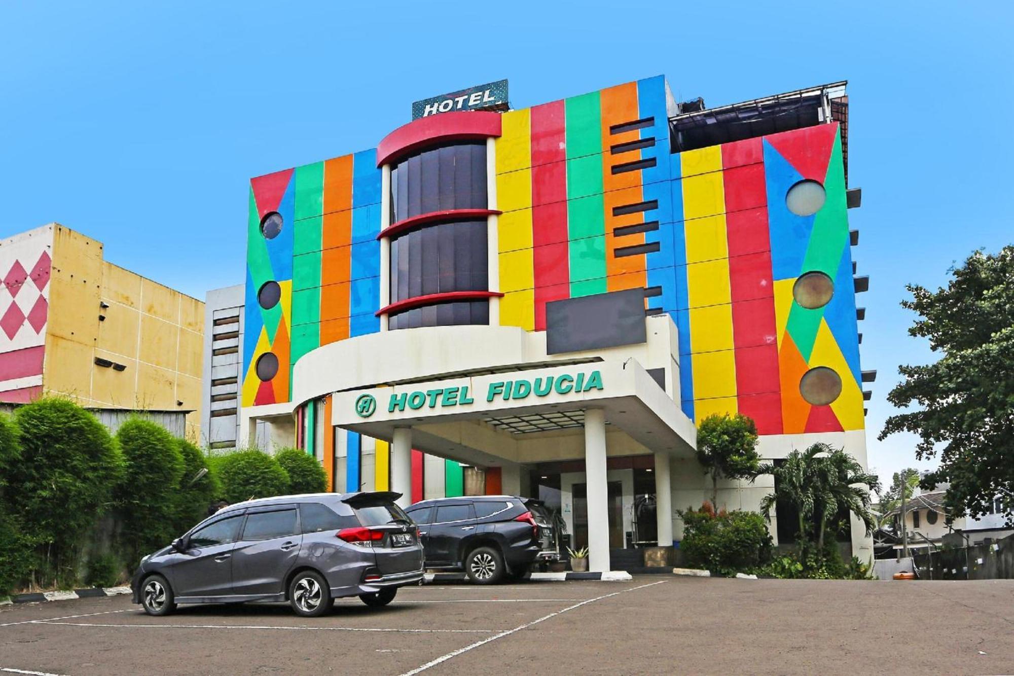 Super Oyo Townhouse Oak Hotel Fiducia Serpong Dış mekan fotoğraf