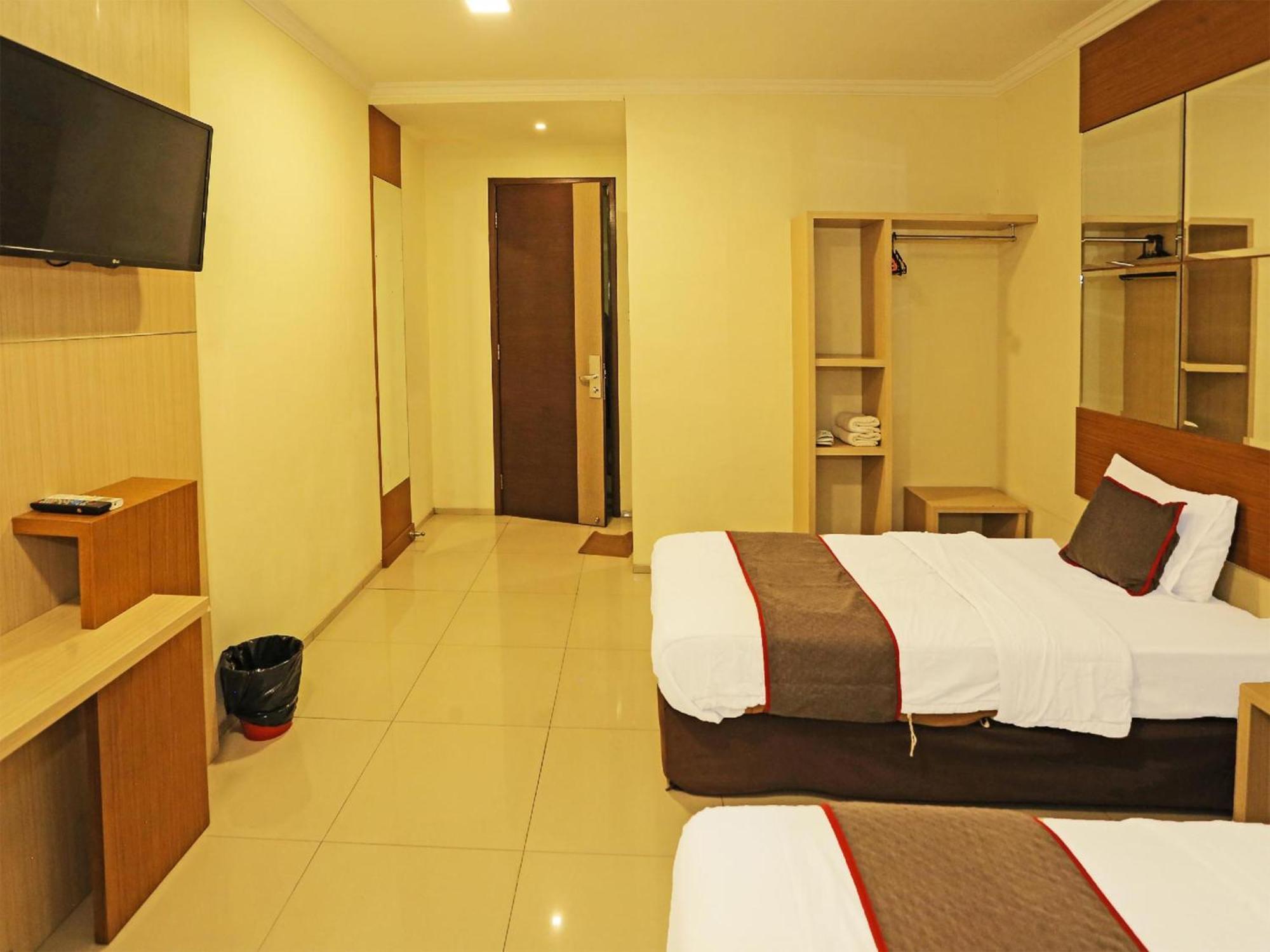 Super Oyo Townhouse Oak Hotel Fiducia Serpong Dış mekan fotoğraf