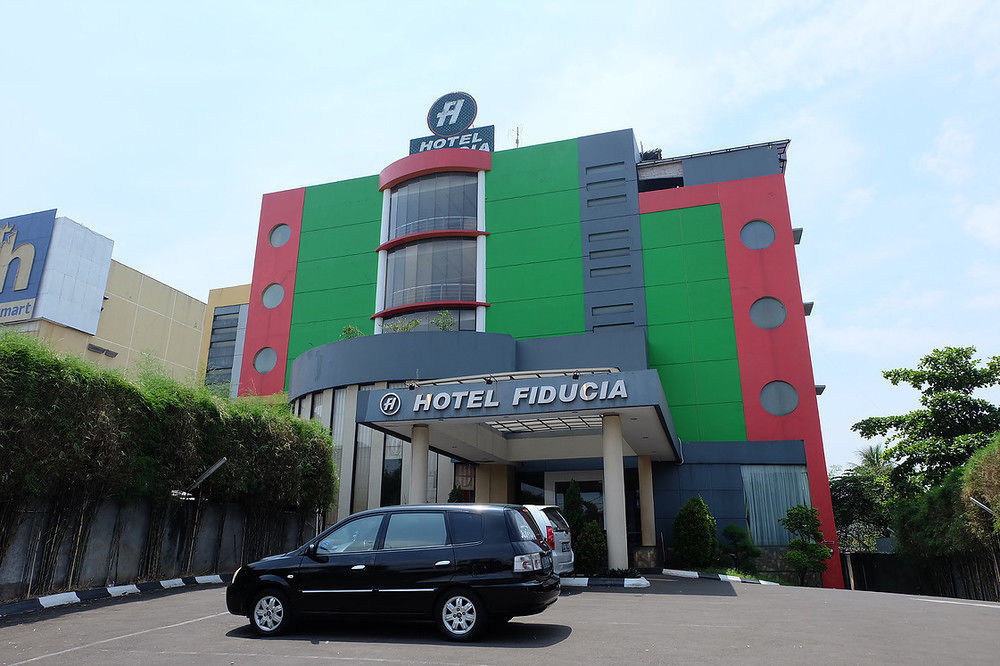 Super Oyo Townhouse Oak Hotel Fiducia Serpong Dış mekan fotoğraf