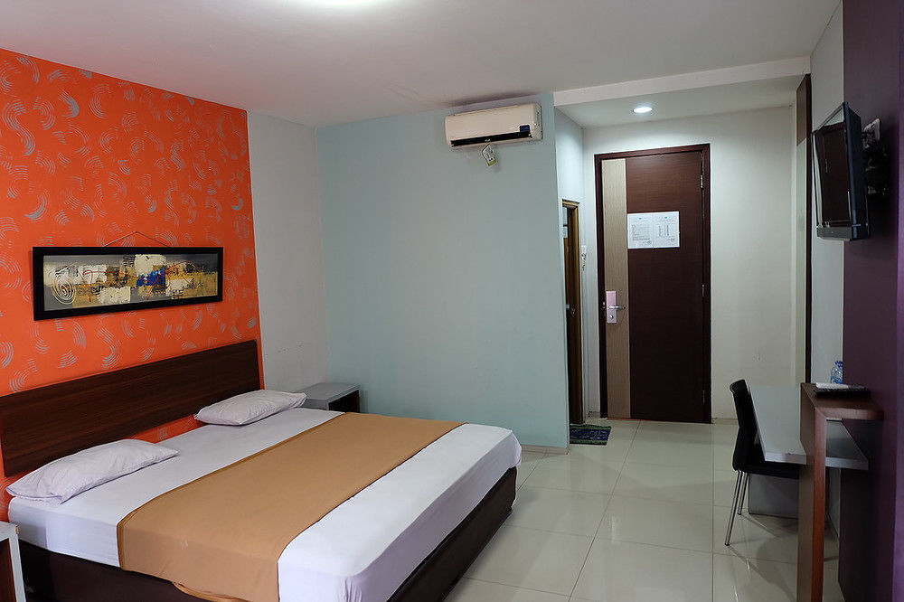 Super Oyo Townhouse Oak Hotel Fiducia Serpong Dış mekan fotoğraf