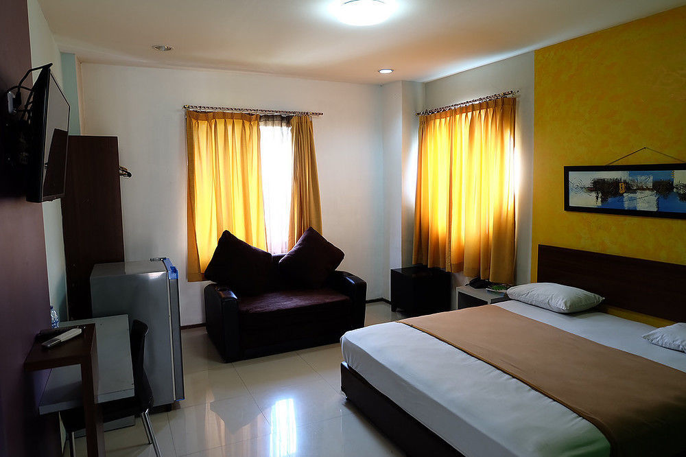 Super Oyo Townhouse Oak Hotel Fiducia Serpong Dış mekan fotoğraf